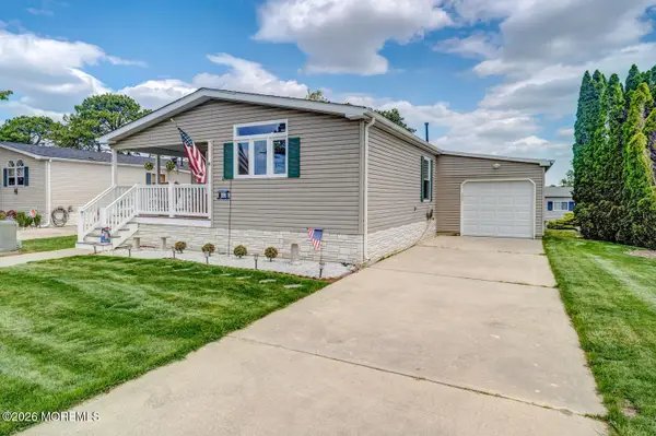 902 Oak Ridge Terrace, Whiting, NJ 08759