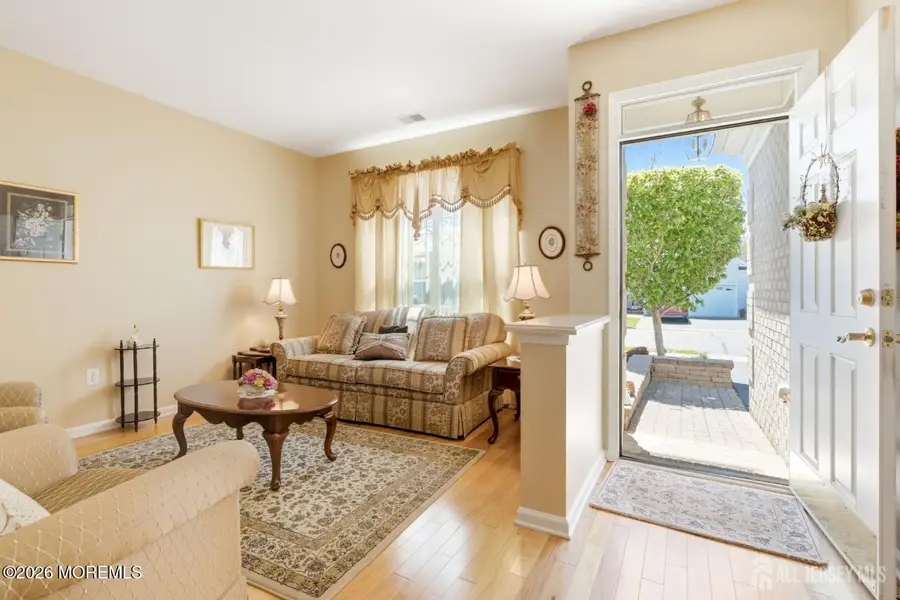 16 Barbaras Way, Jackson, NJ 08527 - #3