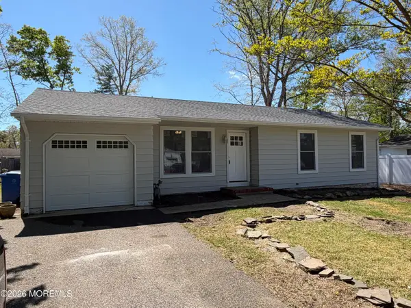 43 Lighthouse Drive, Manahawkin, NJ 08050