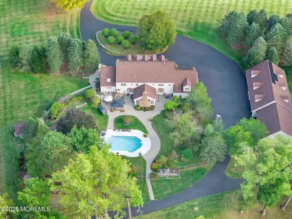 37 Pequest Road, Green, NJ 07821