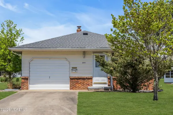 390 Saint Thomas Drive, Toms River, NJ 08757