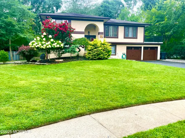 5 Blackfoot Court, Toms River, NJ 08753