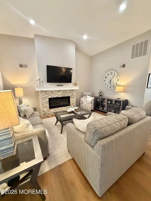 1101 Thornbury Lane #B, Manchester, NJ 08759
