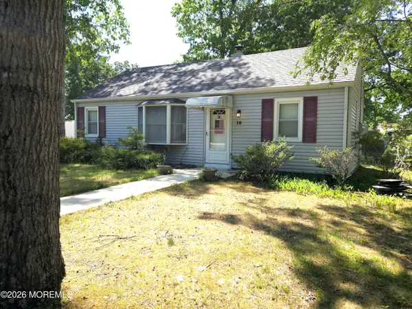 10 Woodland Drive, Howell, NJ 07731