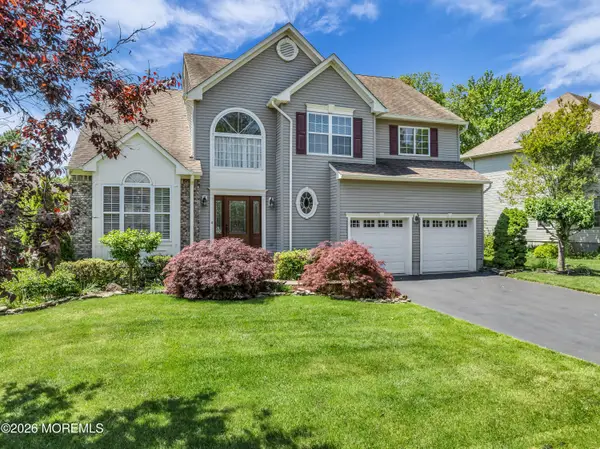 32 Heritage Drive, Shrewsbury Boro, NJ 07702
