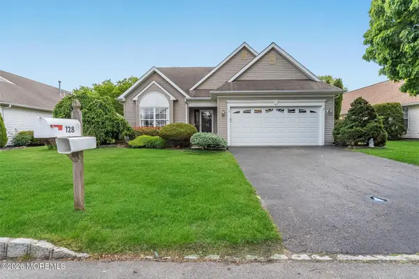 128 Skyline Drive, Lakewood, NJ 08701