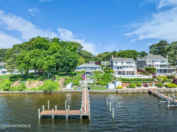 31 Cranmoor Drive, Toms River, NJ 08753