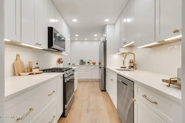 76 Chestnut Way #7-6, Manalapan, NJ 07726