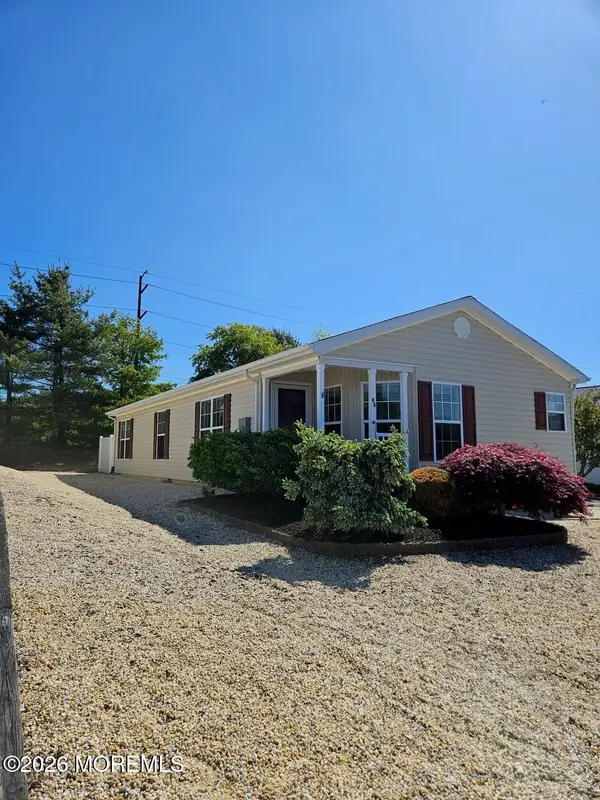 48 Fort Lee Drive, Manahawkin, NJ 08050