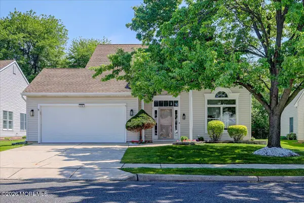 212 Wagon Wheel Lane, Columbus, NJ 08022