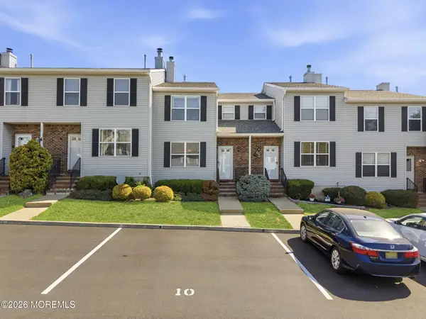 10 Peachtree Lane #303, Jamesburg, NJ 08831