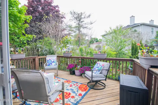 10 Carriage Lane, Englishtown, NJ 07726
