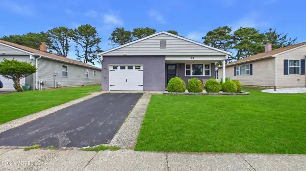 21 Templeton Street, Toms River, NJ 08757
