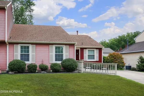 108 Fernshire Court, Deptford, NJ 08096