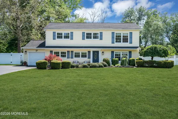 27 Greenleaf Drive, Manalapan, NJ 07726