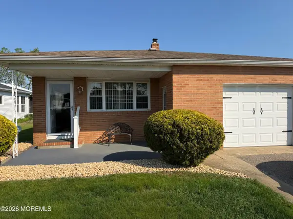 21 Maracaibo Place, Toms River, NJ 08757