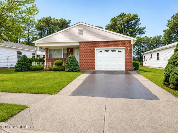 21 Guadalajara Drive, Toms River, NJ 08757