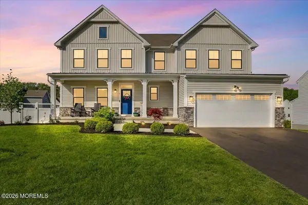 7 Patriot Street, Farmingdale, NJ 07727