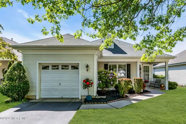 39 Silverside Road, Lakewood, NJ 08701