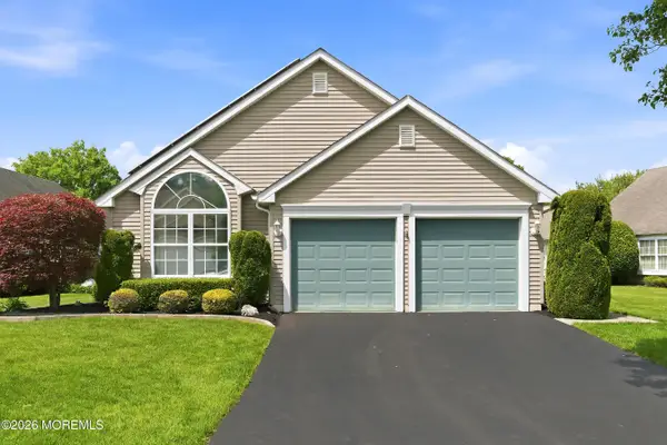 25 Ivy Hill Road, Lakewood, NJ 08701