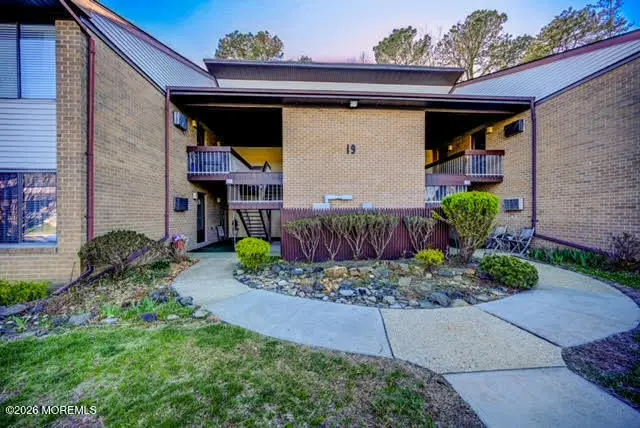 19 Pine Cluster Circle #A, Englishtown, NJ 07726 - #3