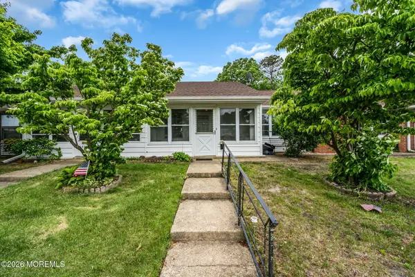 679B New Castle Court, Lakewood, NJ 08701