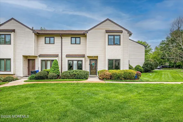 15 Orange Drive, Marlboro, NJ 07746