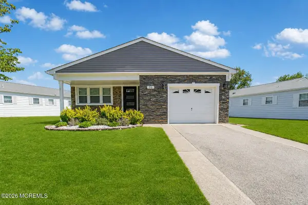215 Torrey Pines Drive, Toms River, NJ 08757