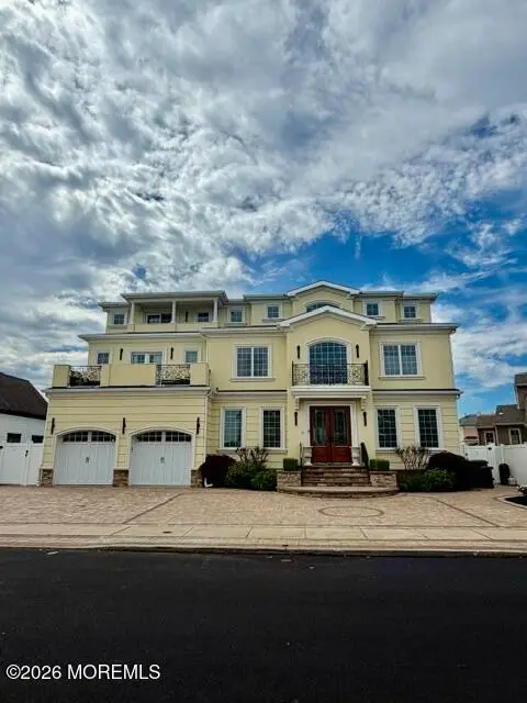 32 Freeman Court, Toms River, NJ 08753