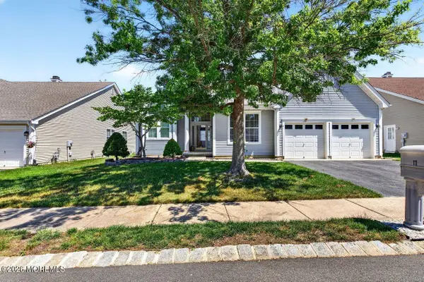 11 Valley Stream Place, Barnegat, NJ 08005