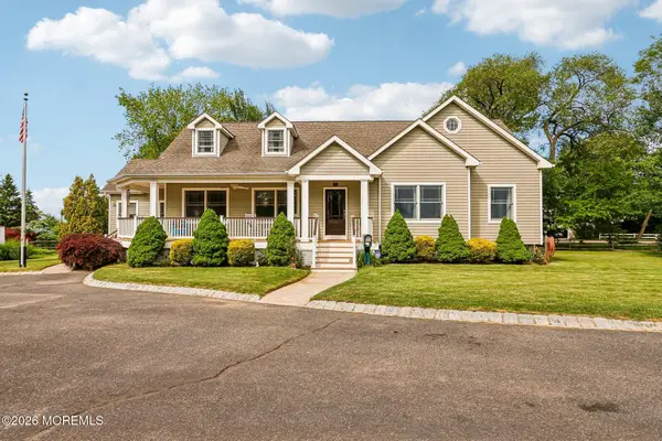 17 Willow Court, Oceanport, NJ 07757