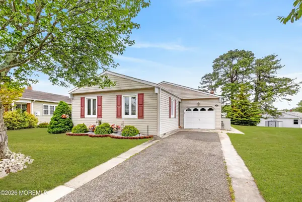 25 Plymouth Drive, Toms River, NJ 08757