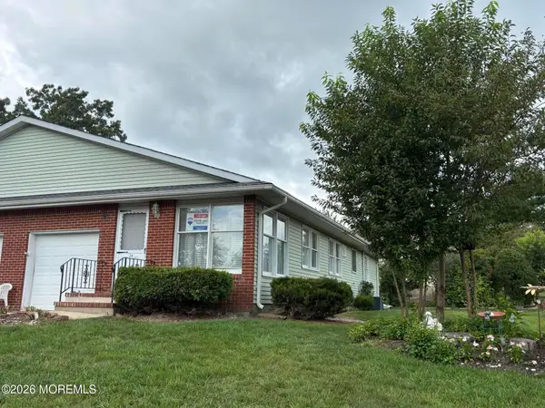 24 Magnolia Road, Manahawkin, NJ 08050