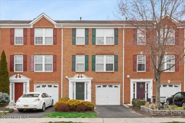 36 Saxton Road, Farmingdale, NJ 07727