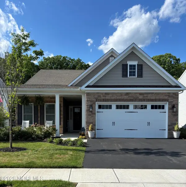 62 Sanctuary Lane, Farmingdale, NJ 07727