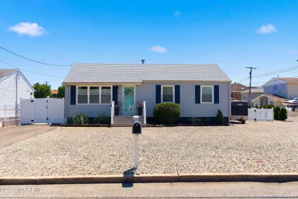 29 Clarkson Drive, Toms River, NJ 08753
