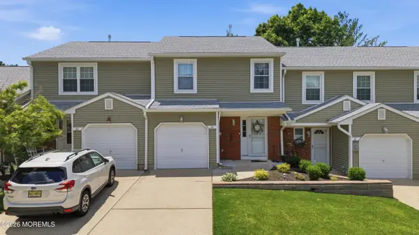 20 Oak Lane, Eatontown, NJ 07724