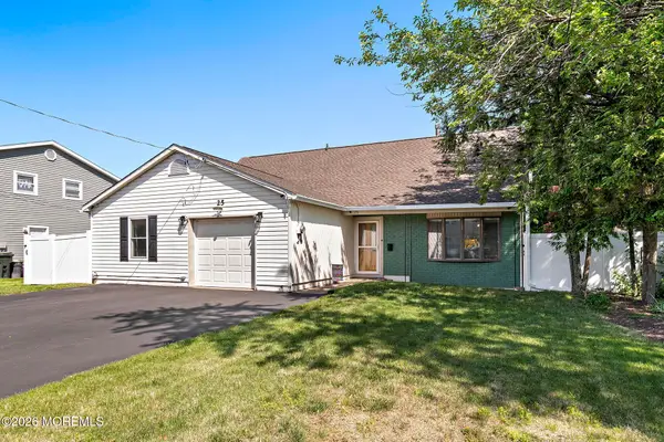 25 Carlow Way, Hazlet, NJ 07730