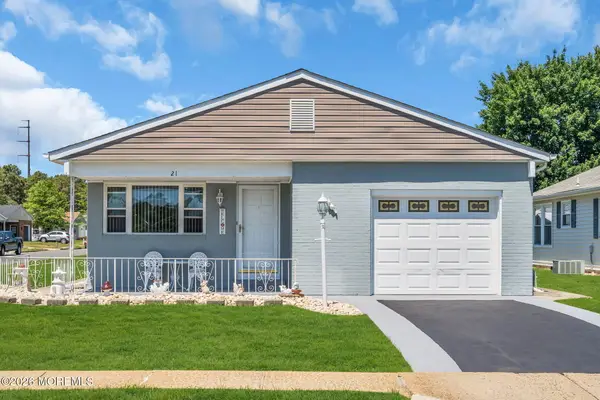 21 Camrose Street, Toms River, NJ 08757