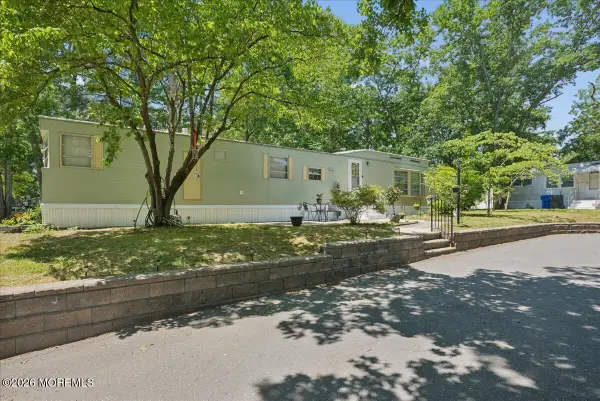 2300 Massachusetts Avenue #15, Toms River, NJ 08755