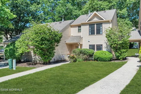 81 Whispering Oaks Way, Jackson, NJ 08527