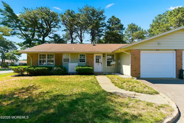 21 Cambridge Circle #B, Manchester, NJ 08759