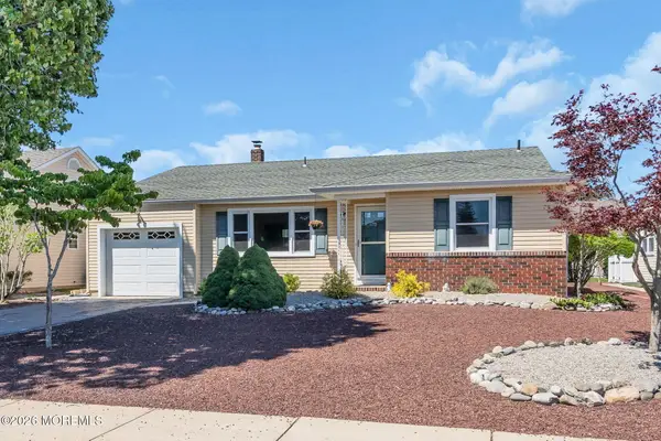 10 Sheridan Road, Toms River, NJ 08757