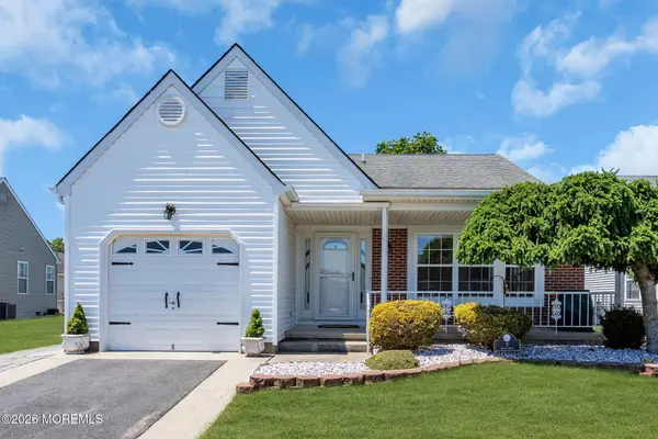 5 Vienna Drive, Toms River, NJ 08757