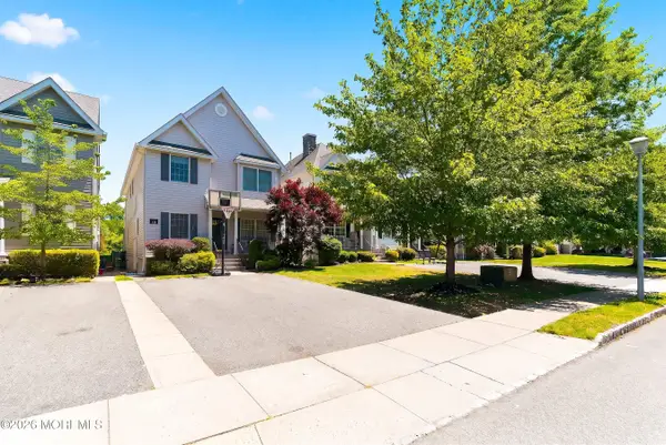 13 Treeside Lane, Lakewood, NJ 08701