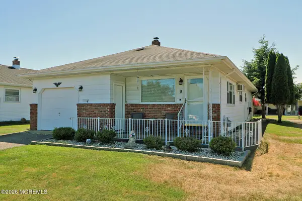 9 Bolans Court, Toms River, NJ 08757