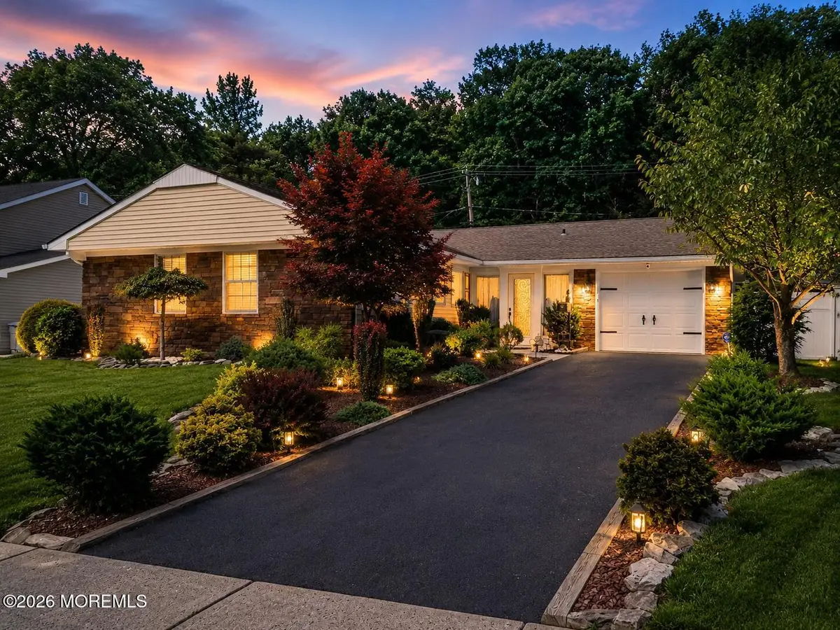 11 Inwood Place, Aberdeen, NJ 07747 - #1