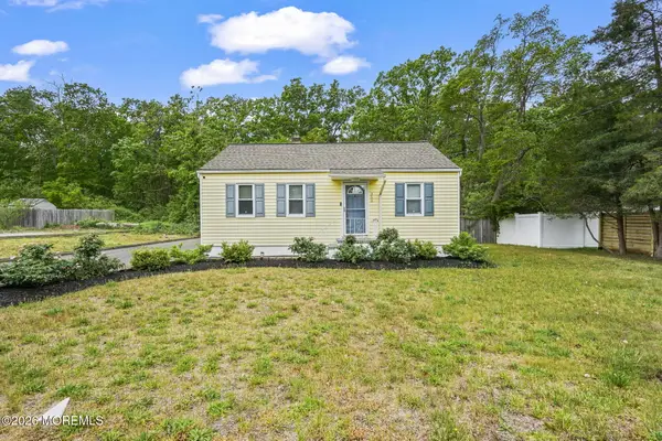 352 Leeward Avenue, Beachwood, NJ 08722