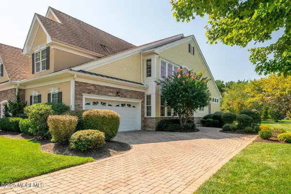 2 Hazelwood Terrace, Tinton Falls, NJ 07724