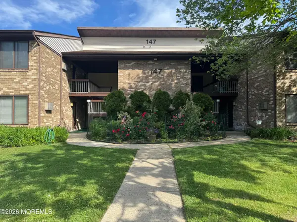 147 Amberly Drive #G, Manalapan, NJ 07726